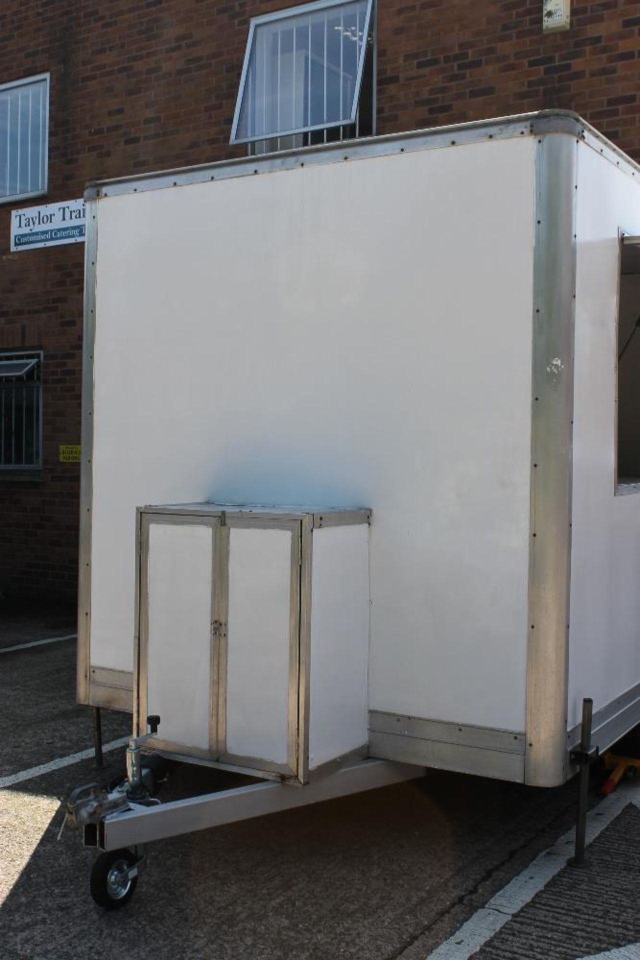 Catering Trailer – White 9ft x 7ft – NO VAT Completely refurbished & fitted out for trade - Image 5 of 9