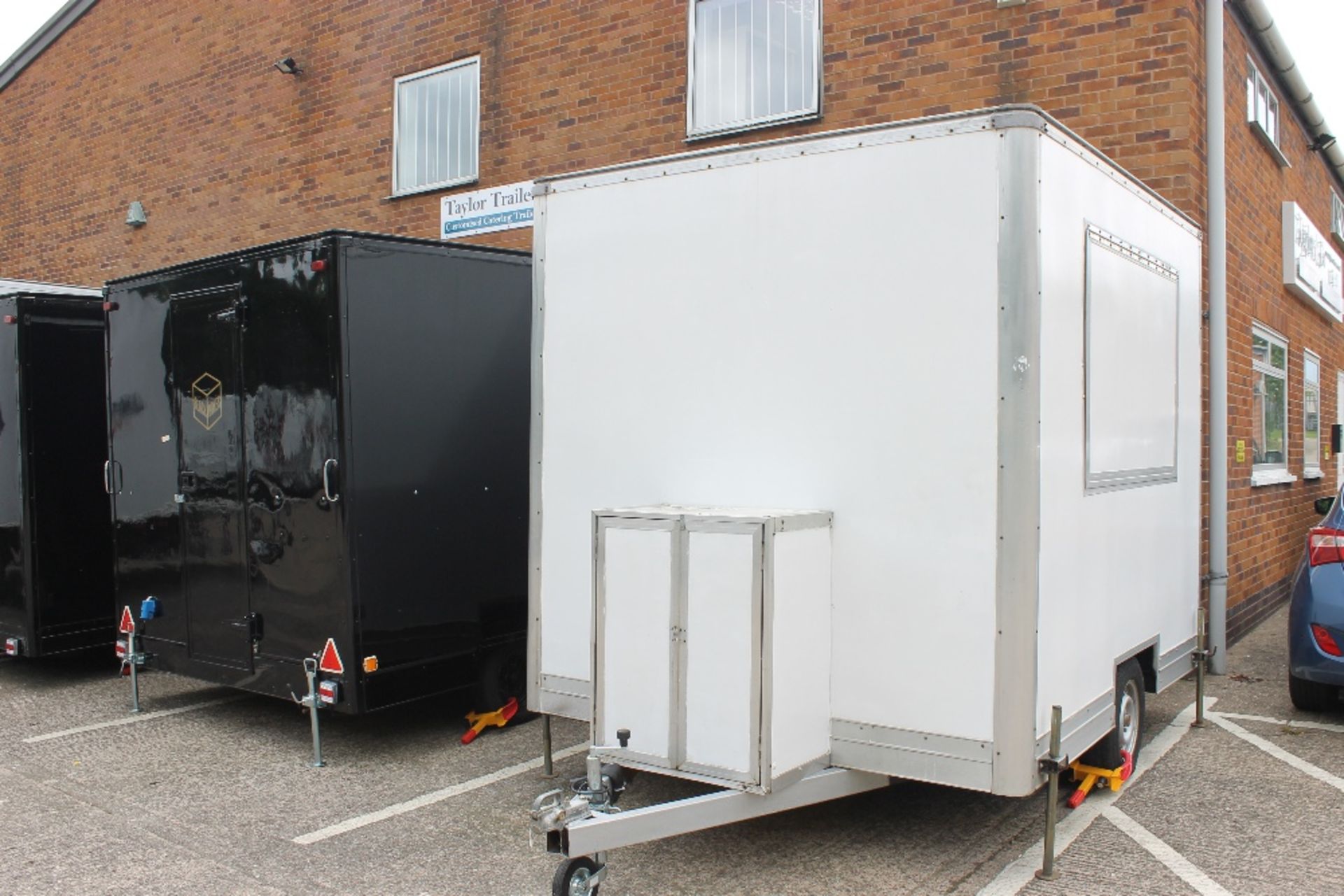 Catering Trailer – White 9ft x 7ft – NO VAT Completely refurbished & fitted out for trade - Image 3 of 9