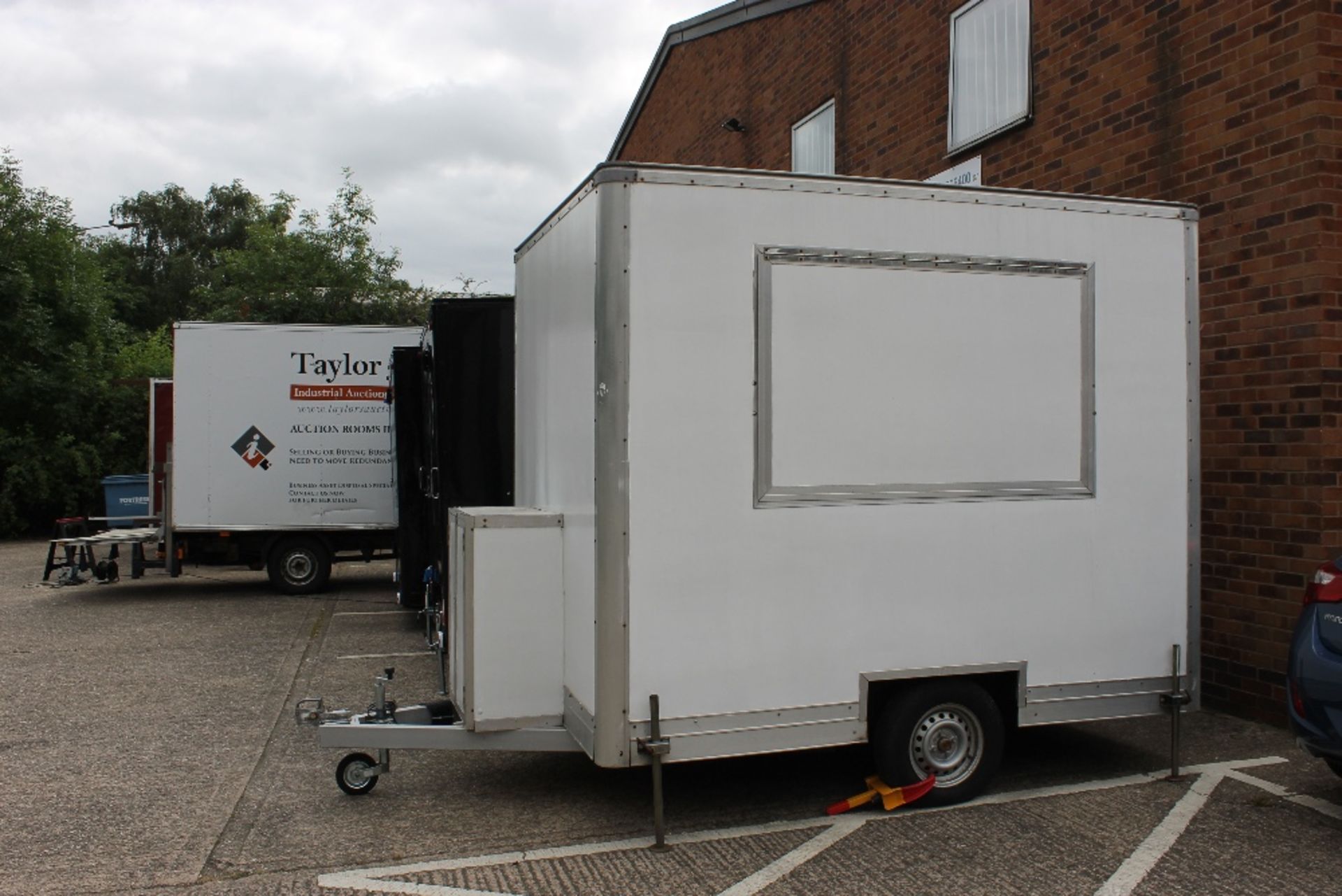 Catering Trailer – White 9ft x 7ft – NO VAT Completely refurbished & fitted out for trade - Image 2 of 9