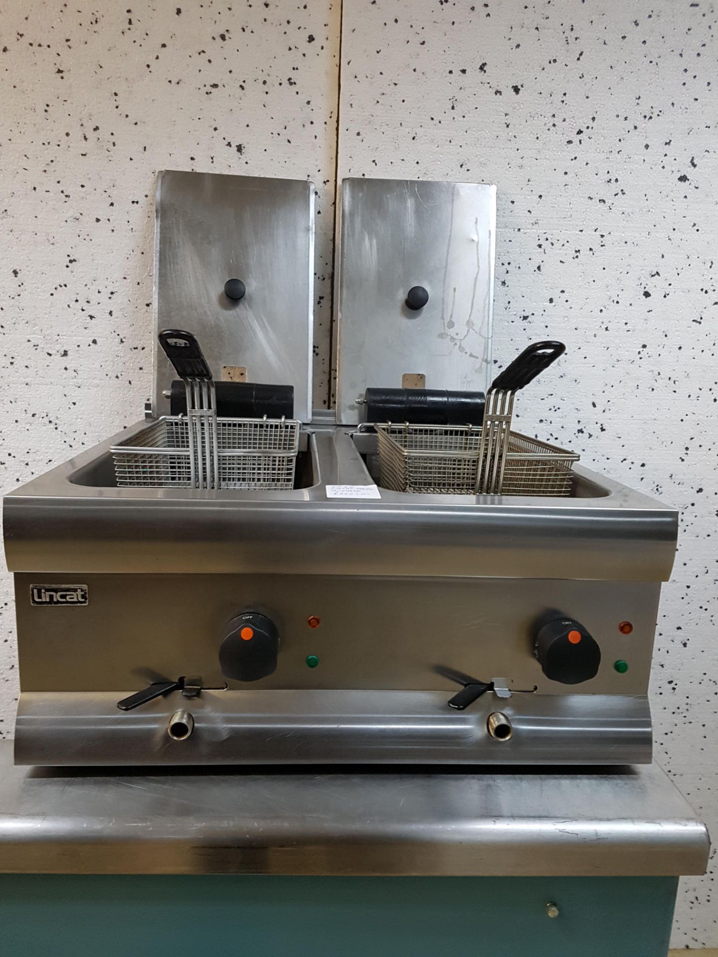 Lincat Table Top Fryer – 2 Seperate Tanks – 2 Baskets – 1ph – Fully Tested W600mm x H330mm x