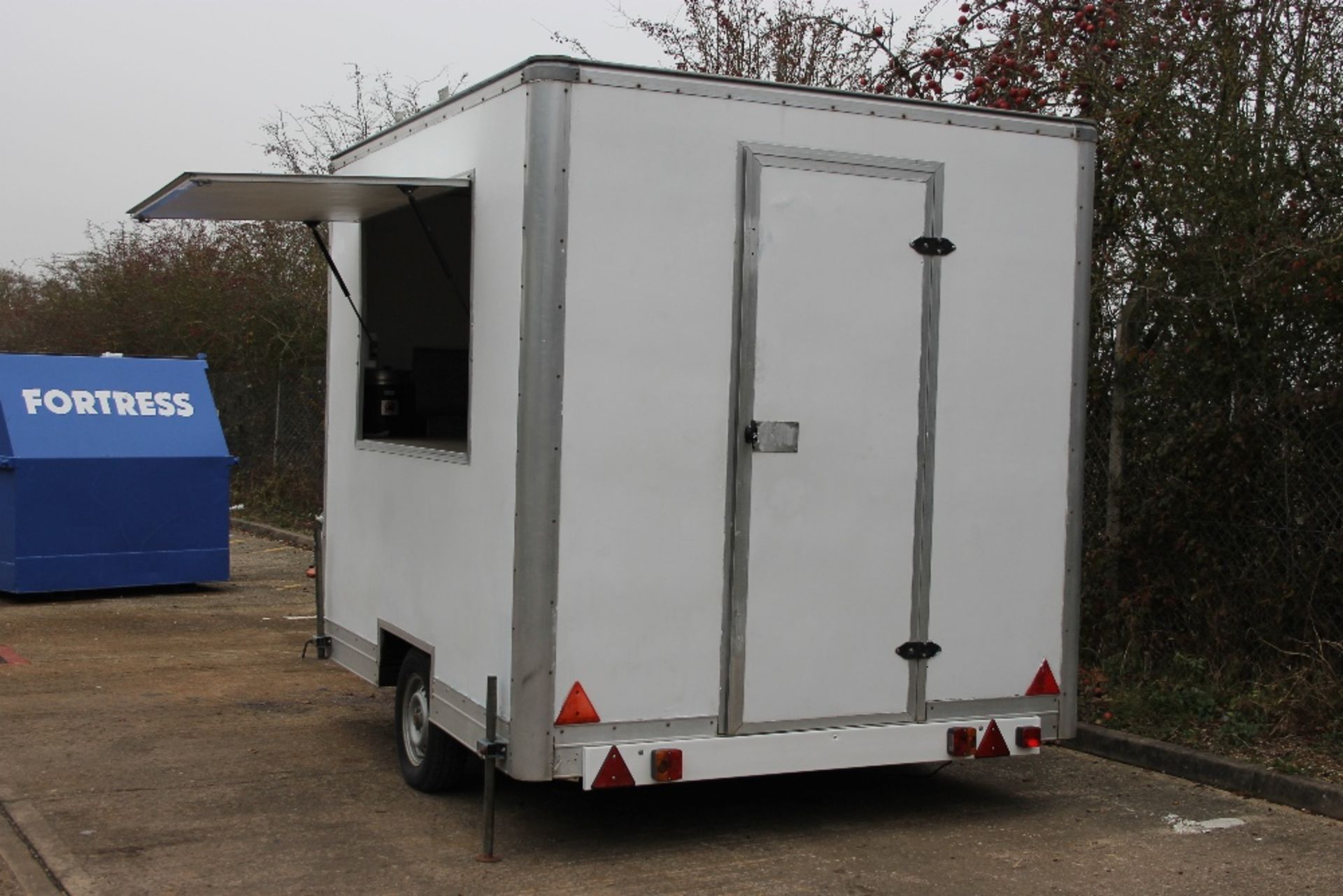 Catering Trailer – White 9ft x 7ft – NO VAT Completely refurbished & fitted out for trade - Image 4 of 9