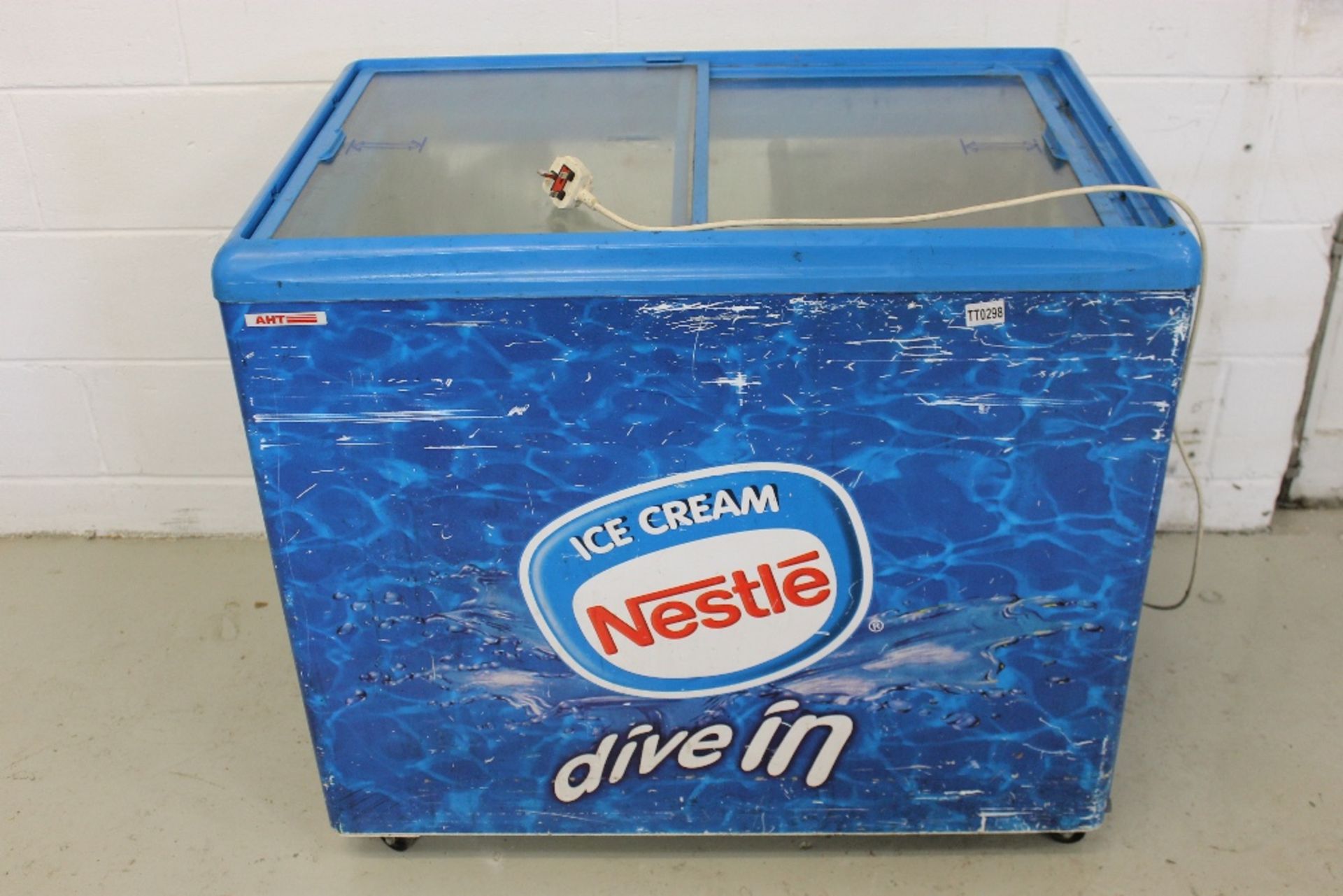 Retail Ice Cream Freezer – Top sliding doors - Image 2 of 3