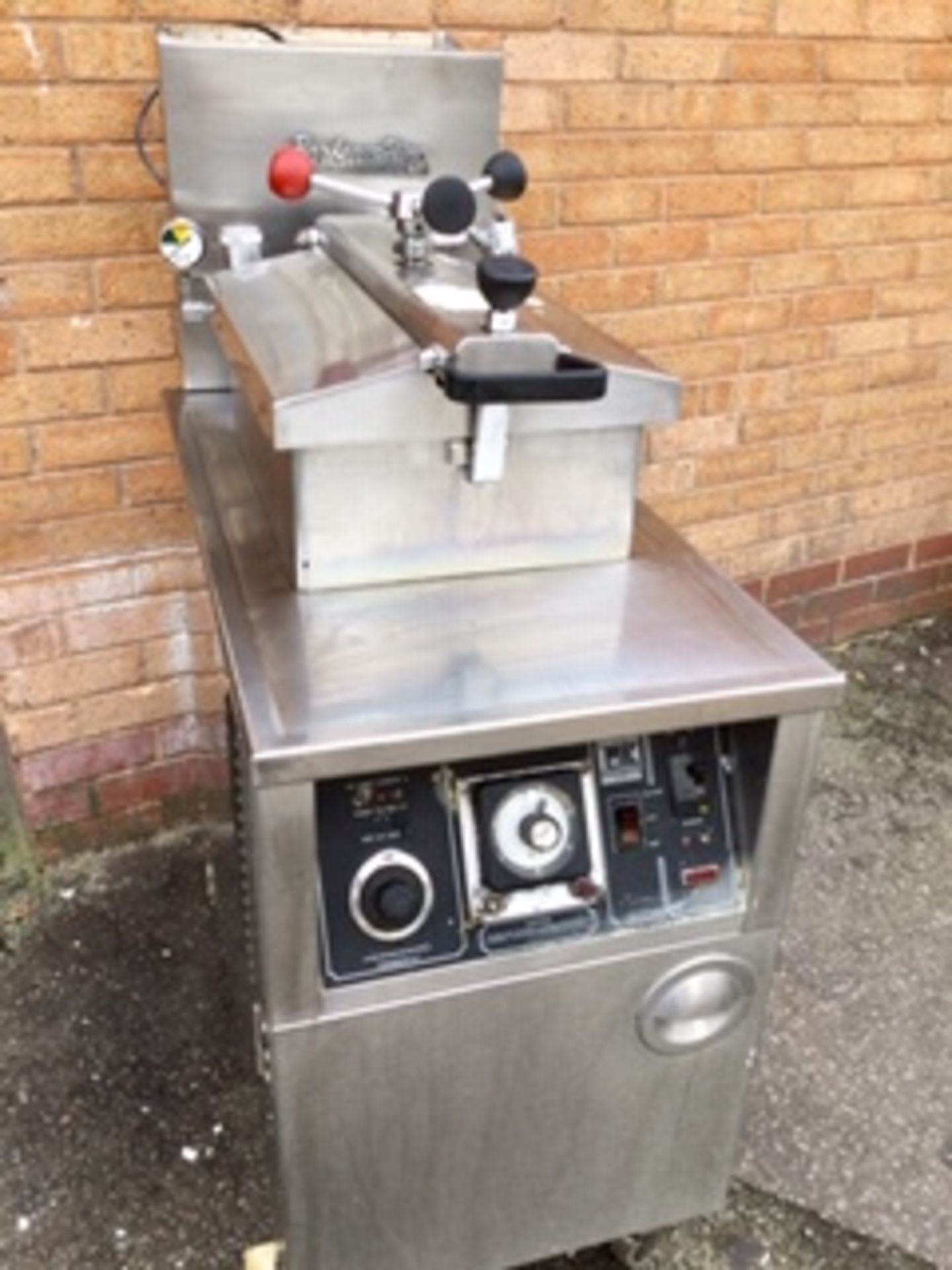 Barbecue King Chicken Pressure Fryer – Nat Gas – NO VAT - Image 2 of 2