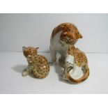 China leopard & cub figurines. Estimate £10-20.
