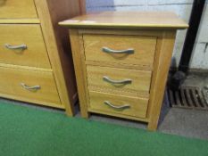 Bedside cabinet, 50cms x 57cms x 40cms (matches lots 17 & 18). Estimate £10-20.