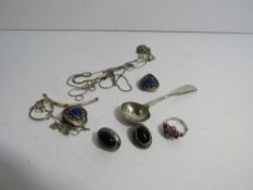 Selection of silver items including 19th century silver condiment spoon. Estimate £15-20.