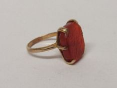 Tested 18ct gold camelian Middle Eastern ring, wt 5.3gms, size N. Estimate £120-150.