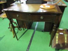 Leather top serpentine fronted lady's desk with 2 frieze drawers, 84cms x 77cms x 44.5cms.