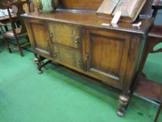 Large Victorian oak sideboard with 2 drawers flanked by 2 cupboards on bulbous legs & stretcher,