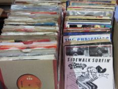 Qty of mixed 45rpm records. Estimate £10-20.