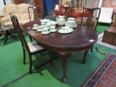 Mahogany circular wind-out extendable table with leaves, on pad feet to casters, 177cms (extended) x