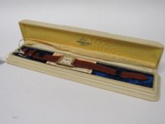 1940's Hamilton gent's wristwatch in original box, case & with original guarantee certificate.