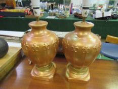 2 gold painted ceramic table lamps. Estimate £5-10.