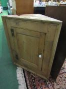 Antique pine corner wall cabinet. Estimate £50-60.