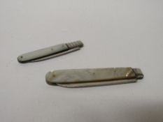 2 late Georgian fruit knives, both sterling silver with mother of pearl handles. Estimate £25-35.