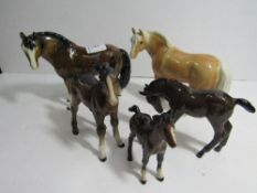 2 Beswick ponies & 3 foals. Estimate £30-40.