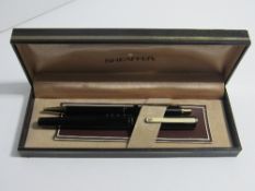 Sheaffer fountain pen and biro set in box. Estimate £20-30