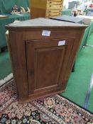 Mahogany corner wall cupboard. Estimate £30-50.