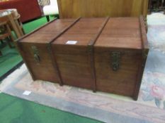 Large teak wood banded trunk, tin lined 16" x 34.5" x 23.75". Estimate £40-60.