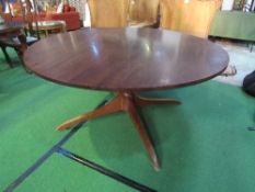 Mahogany circular table on centre pedestal to 4 legs by Alan Solly of Marlborough, 152cms diameter x