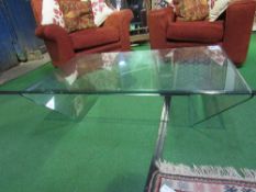 Contemporary glass coffee table, 45cms x 27.5cms x 31cms. Estimate £10-20.