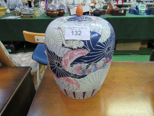 Chinese lidded vase. Estimate £20-30.