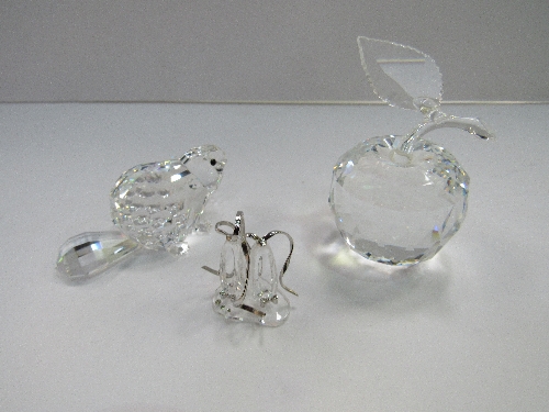 Swarovski large apple beaver ballet shows. Estimate £35-45.