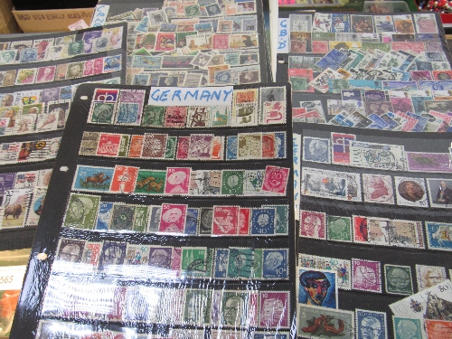 Collection of World stamps. Estimate £20-30.