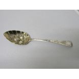 Georgian silver gilt berry spoon, London 1807, 2.0ozt. Estimate £20-30.