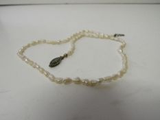 Pearl necklace. Estimate £10-20