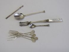 Silver swizzle stick, Birmingham 1936 in original box, silver teaspoon, Sheffield 1938, silver