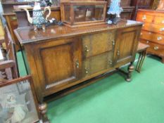 Large Victorian oak sideboard with 2 drawers flanked by 2 cupboards on bulbous legs & stretcher,