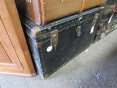 Large chest trunk. Estimate £10-20.