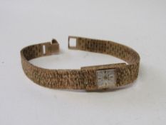 Accurist 9ct gold wrist watch, weight 24gms. Estimate £50-100.