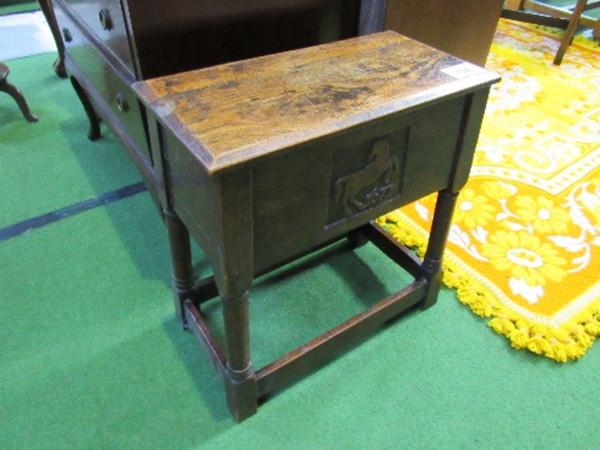 Oak coffin stool with rising lid & internal tray. Estimate £20-40.