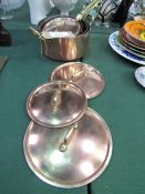 4 graduated copper saucepans & lids. Estimate £30-50.