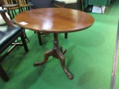 Victorian mahogany circular tilt-top table on pedestal to tripod feet, 77cms diameter x 71cms high