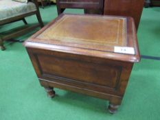 Mahogany commode. Estimate £10-20.