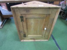 Antique pine corner wall cabinet. Estimate £50-60.