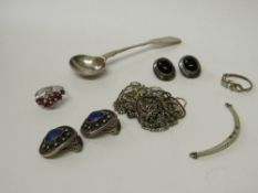 Selection of silver items including 19th century silver condiment spoon. Estimate £15-20.