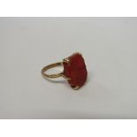 Tested 18ct gold camelian Middle Eastern ring, wt 5.3gms, size N. Estimate £120-150.