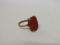 Tested 18ct gold camelian Middle Eastern ring, wt 5.3gms, size N. Estimate £120-150.