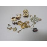 2 pairs of pearl clip-on earrings, pearl & paste brooch, pair of gold coloured earrings, 3 gold