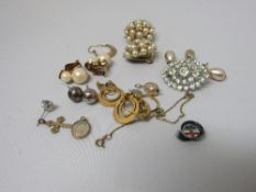 2 pairs of pearl clip-on earrings, pearl & paste brooch, pair of gold coloured earrings, 3 gold