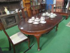 Mahogany circular wind-out extending table with leaves on pad feet to castors, 177cms (extended) x