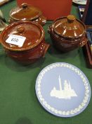 3 brown casserole pots & 2 Wedgwood Jasper ware Christmas plates. Estimate £5-10.