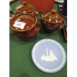 3 brown casserole pots & 2 Wedgwood Jasper ware Christmas plates. Estimate £5-10.