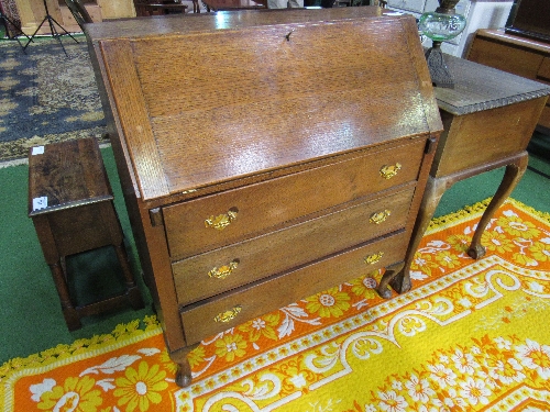 Oak bureau, 90cms x 40cms x 104cms. Estimate £20-40. - Image 2 of 3