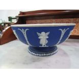 Wedgwood bowl chamber pot & 2 plates. Estimate £20-30.