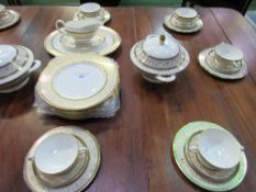 Minton 'Aragon' dinner service of 8 settings with gravy boat, meat plate & 2 tureens. Estimate £